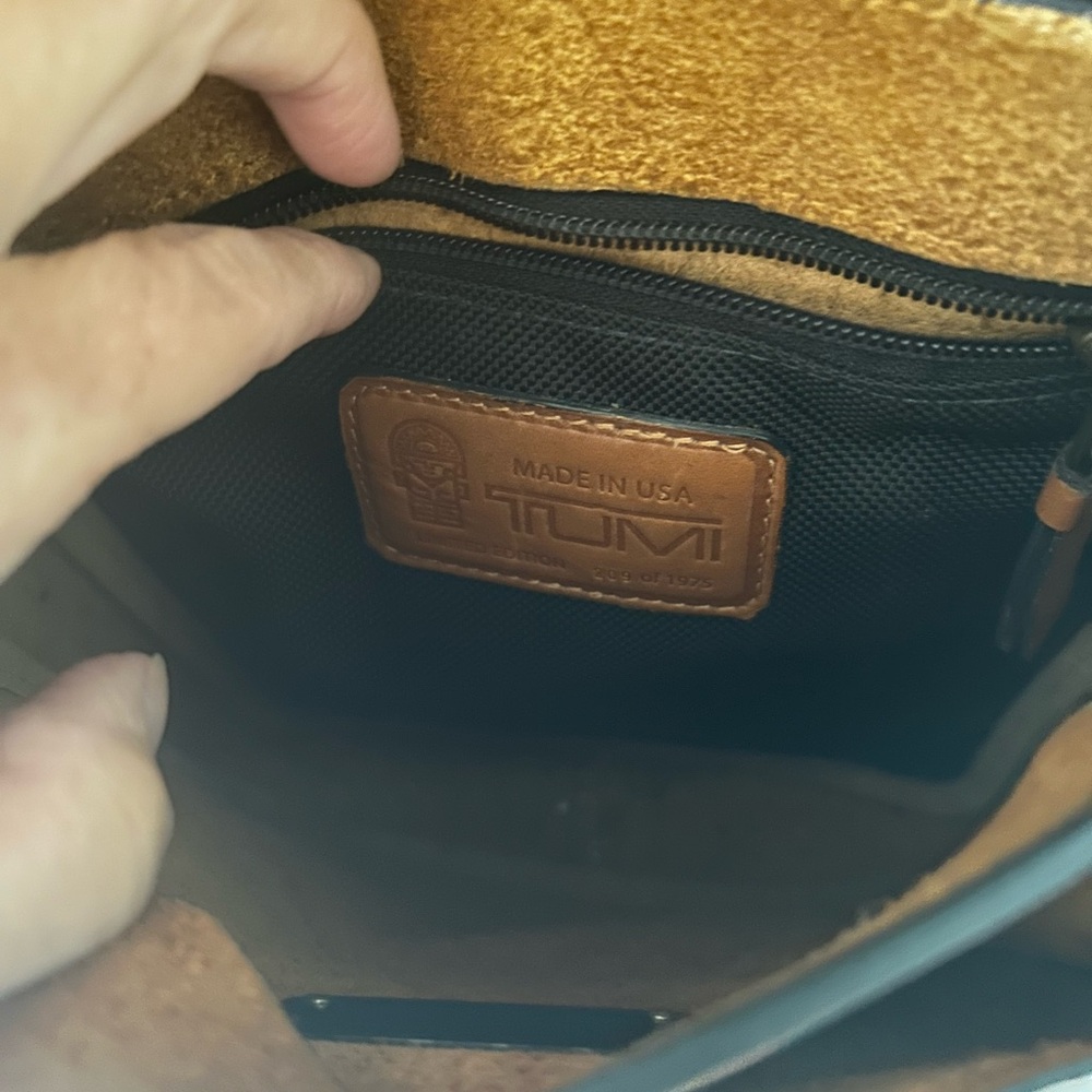 Tumi leather crossbody bag - Picture 5 of 5